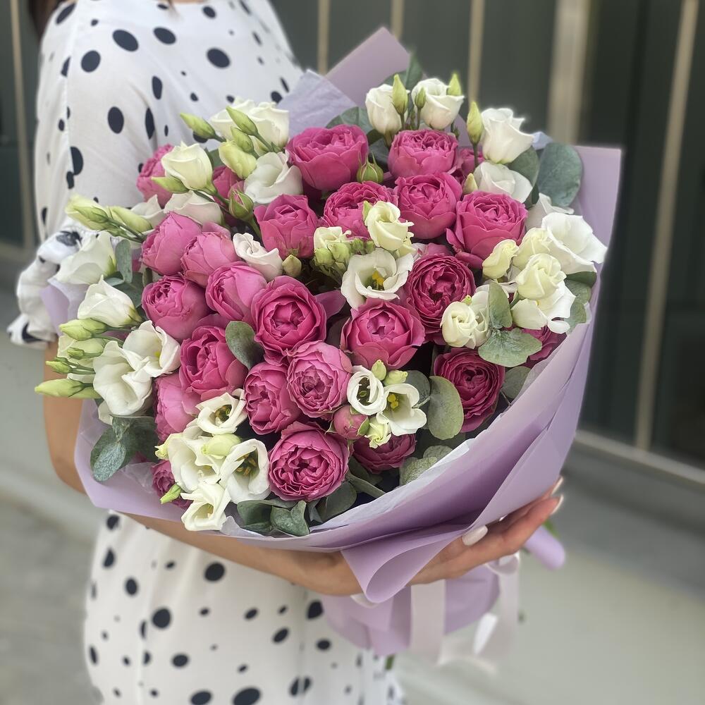 Букет Романтика из пионовидных роз и эустомы