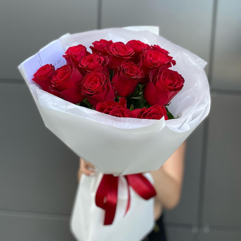 15 роз Rhodos с оформлением